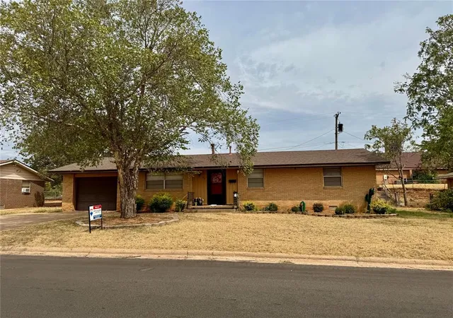 22nd image of 901 E Kee St, Weatherford, OK 73096 | MLS# 1246527