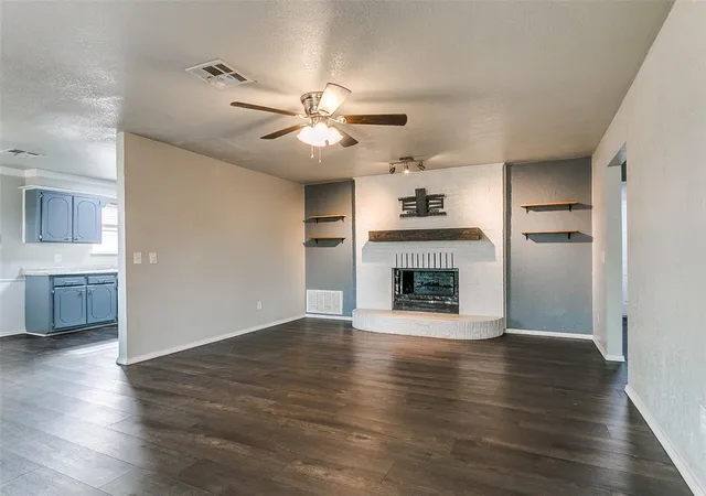 Photo 3 of Single family home for sale at 392 Echo Ln, Harrah, OK 73045 | MLS# 1246529 | Listing updated on 2026-10-28