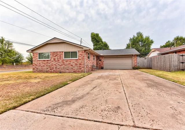 Photo 2 of Sale Pending at 201 Holbrook Dr, El Reno, OK 73036 | MLS# 1246549 | Listing updated on 2026-09-03