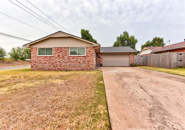 Photo 3 of Sale Pending at 201 Holbrook Dr, El Reno, OK 73036 | MLS# 1246549 | Listing updated on 2026-09-03