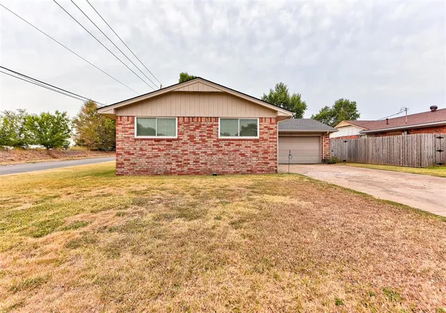 Photo 3 of Sale Pending at 201 Holbrook Dr, El Reno, OK 73036 | MLS# 1246549 | Listing updated on 2026-09-03