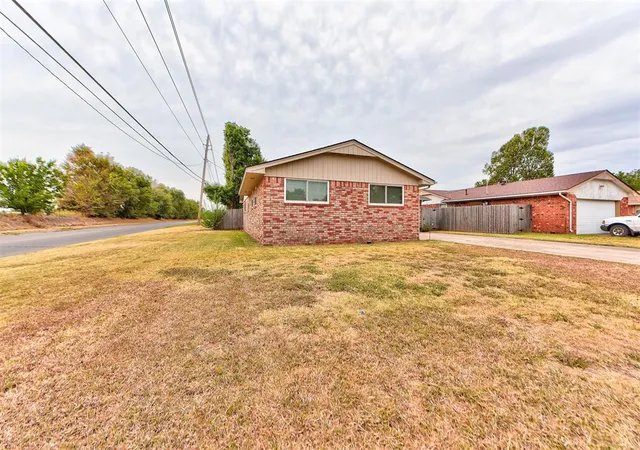 Photo 4 of Sale Pending at 201 Holbrook Dr, El Reno, OK 73036 | MLS# 1246549 | Listing updated on 2026-09-03