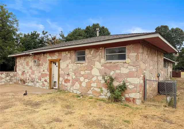 Photo 3 of Single family home for sale at 400 E Wade St, El Reno, OK 73036 | MLS# 1246550 | Listing updated on 2026-08-28