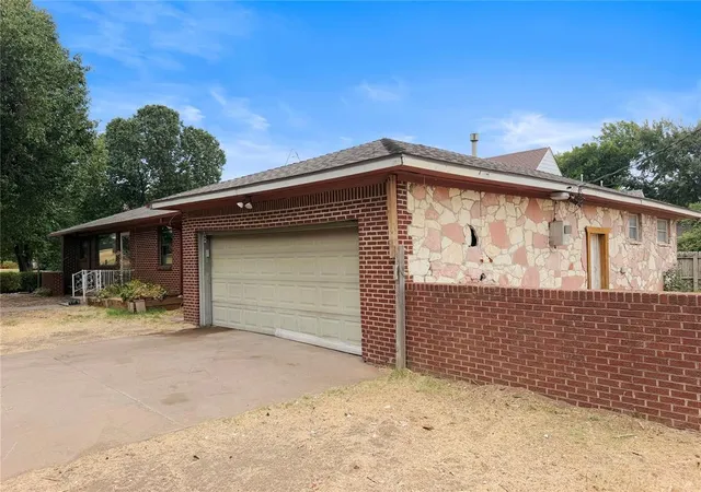Photo 4 of Single family home for sale at 400 E Wade St, El Reno, OK 73036 | MLS# 1246550 | Listing updated on 2026-08-28