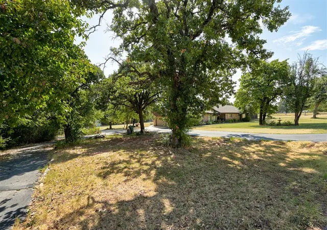 Photo 3 of Single family home for sale at 12200 Bell Oak Rd, Edmond, OK 73013 | MLS# 1246553 | Listing updated on 2026-08-28