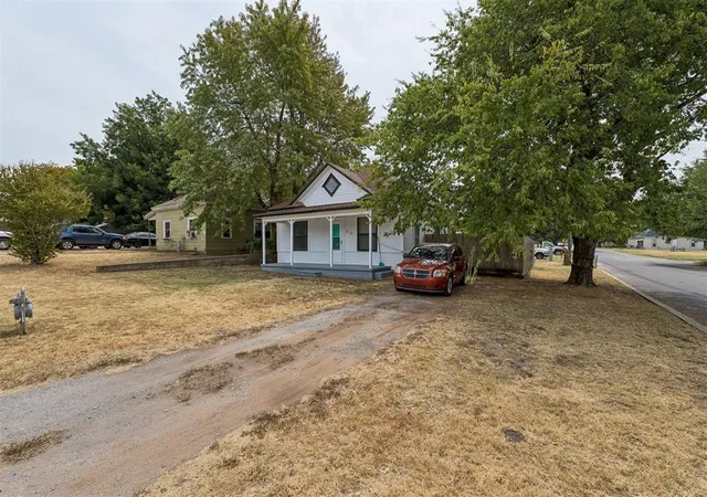Photo 2 of Single family home for sale at 819 W London St, El Reno, OK 73036 | MLS# 1246570 | Listing updated on 2026-09-20
