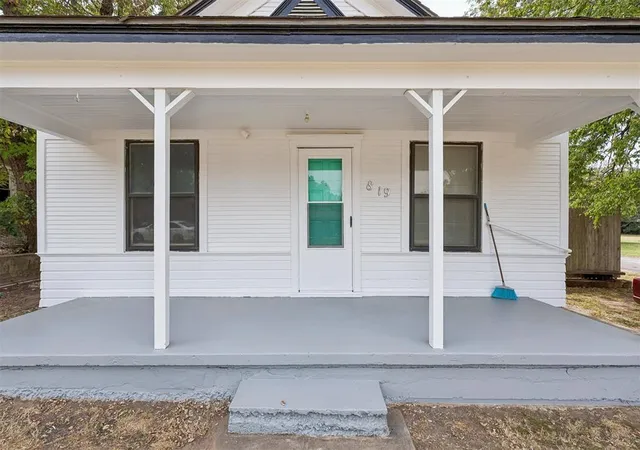 Photo 3 of Single family home for sale at 819 W London St, El Reno, OK 73036 | MLS# 1246570 | Listing updated on 2026-09-20