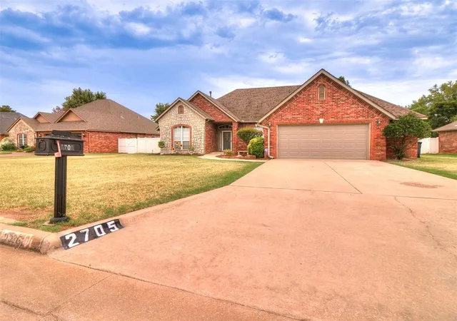 Photo 2 of Single family home for sale at 2705 Woodbridge Dr, Shawnee, OK 74804 | MLS# 1246594 | Listing updated on 2026-10-06