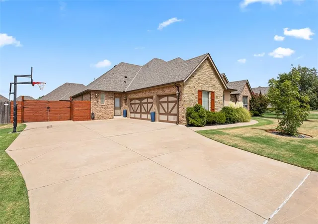 Photo 4 of Single family home for sale at 13313 Nw 5Th St, Yukon, OK 73099 | MLS# 1246595 | Listing updated on 2026-09-04