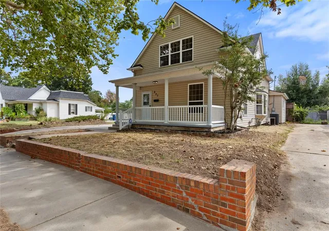 Photo 3 of Single family home for sale at 627 N Park Ave, Shawnee, OK 74801 | MLS# 1246598 | Listing updated on 2026-09-02