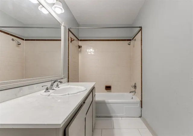 Photo 4 of House for sale at 1404 Mary Lee Ln, Edmond, OK 73034 | MLS# 1246604 | Listing updated on 2026-08-28