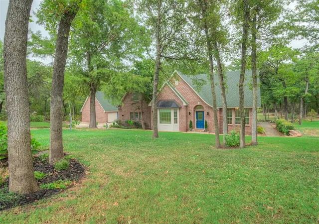 Single family home for sale at 9216 Oakmont Dr, Oklahoma City, OK 73131 | MLS# 1246605