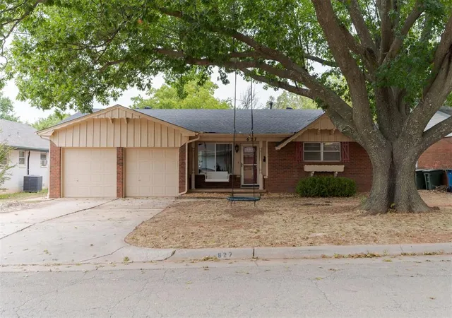 Photo 1 of Single family home for sale at 627 Ridgecrest Rd, Edmond, OK 73013 | MLS# 1246612 | Listing updated on 2026-09-01