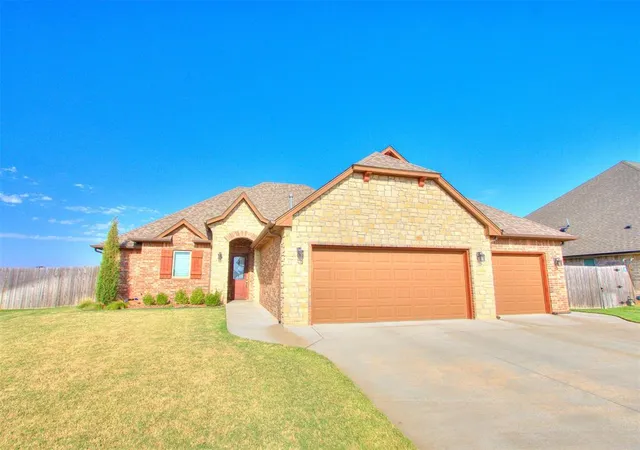 Photo 3 of Single family home for sale at 401 Carlow Wy, Yukon, OK 73099 | MLS# 1246627 | Listing updated on 2026-09-12