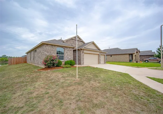 Photo 2 of Single family home for sale at 2501 Colby Ct, Yukon, OK 73099 | MLS# 1246638 | Listing updated on 2026-08-28