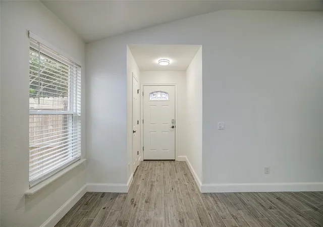 Photo 4 of Single family home for sale at 2812 Edgemere Dr, Norman, OK 73071 | MLS# 1246646 | Listing updated on 2026-09-15