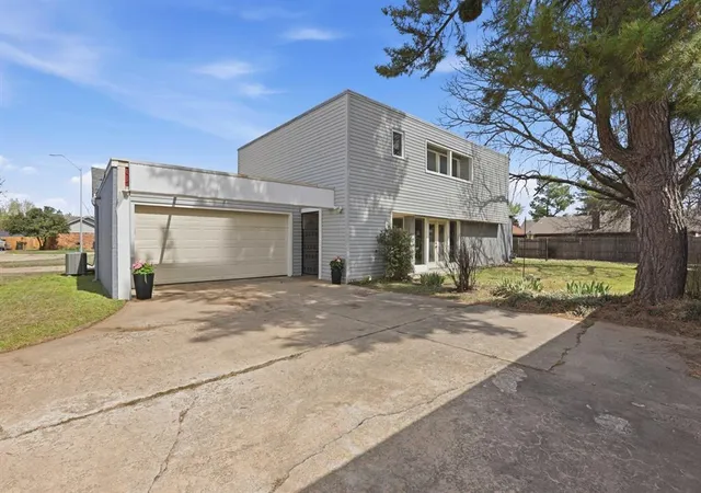Photo 2 of Single family home for sale at 509 Fenwick Ct, Norman, OK 73072 | MLS# 1246649 | Listing updated on 2026-08-28