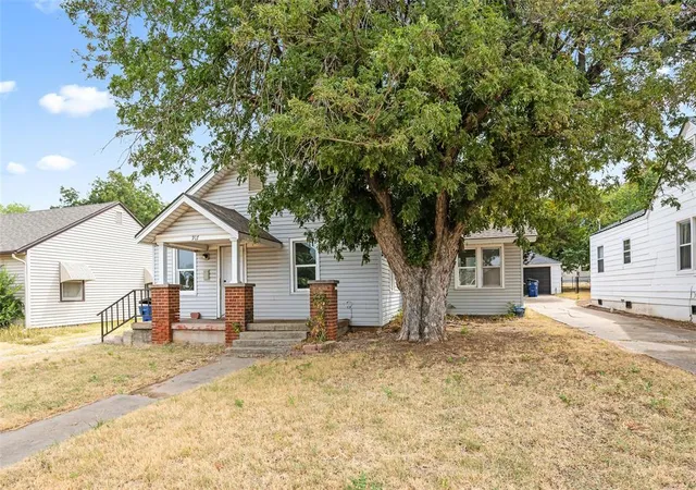 Photo 2 of Single family home for sale at 917 S Reno Ave, El Reno, OK 73036 | MLS# 1246670 | Listing updated on 2026-09-04