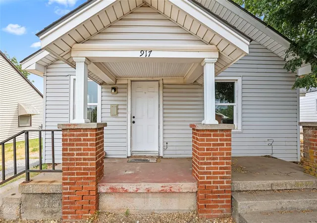 Photo 3 of Single family home for sale at 917 S Reno Ave, El Reno, OK 73036 | MLS# 1246670 | Listing updated on 2026-09-04