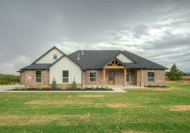 Photo 1 of Single family home for sale at 1928 Valerie's Dr, Guthrie, OK 73044 | MLS# 1246671 | Listing updated on 2026-08-29