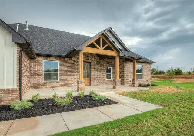 Photo 3 of Single family home for sale at 1928 Valerie's Dr, Guthrie, OK 73044 | MLS# 1246671 | Listing updated on 2026-08-29
