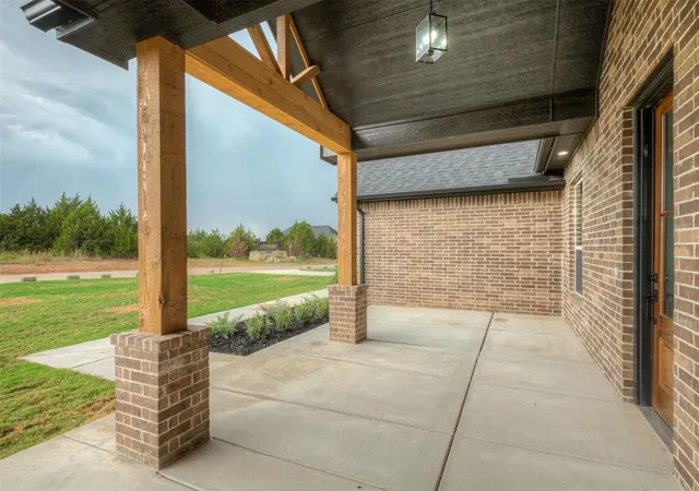 Photo 3 of Single family home for sale at 1928 Valerie'S Dr, Guthrie, OK 73044 | MLS# 1246671 | Listing updated on 2026-09-23