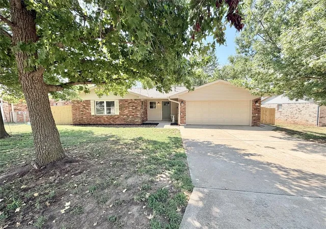 Photo 1 of Sale Pending at 9 Rock Hollow Rd, Shawnee, OK 74804 | MLS# 1246678 | Listing updated on 2026-08-31