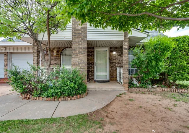 1st image of 611 Linda Ln, Yukon, OK 73099 | MLS# 1246682