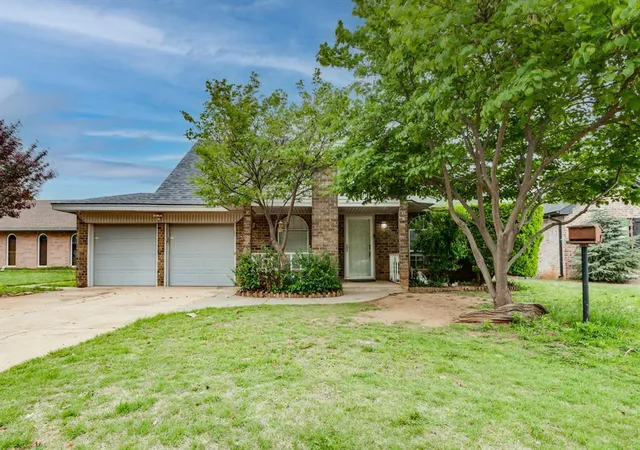 Photo 3 of Single family home for sale at 611 Linda Ln, Yukon, OK 73099 | MLS# 1246682 | Listing updated on 2026-09-03