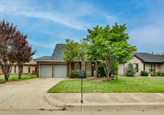 Photo 4 of Single family home for sale at 611 Linda Ln, Yukon, OK 73099 | MLS# 1246682 | Listing updated on 2026-09-03