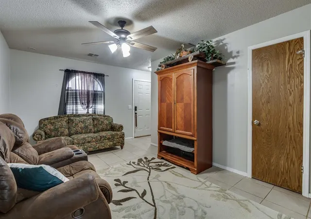 Photo 5 of Single family home for sale at 611 Linda Ln, Yukon, OK 73099 | MLS# 1246682 | Listing updated on 2026-09-03