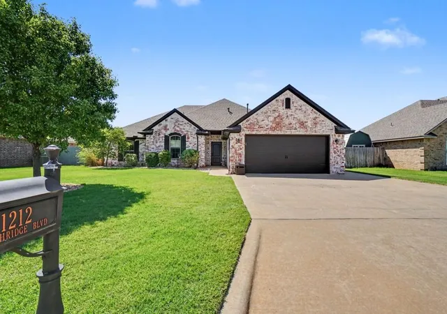 Photo 4 of Single family home for sale at 1212 Northridge Blvd, Altus, OK 73521 | MLS# 1246686 | Listing updated on 2026-08-29