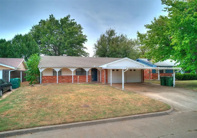 2nd image of 210 E Cherry Ave, Yukon, OK 73099 | MLS# 1246705