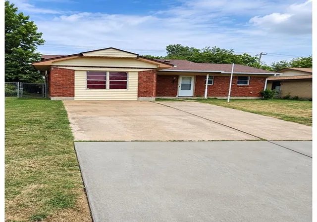 Photo 1 of Sale Pending at 1334 N Nail Pkwy, Moore, OK 73160 | MLS# 1246720 | Listing updated on 2026-08-29