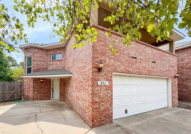 Photo 2 of Townhouse for sale at 831 Rambling Oaks Dr, Norman, OK 73072 | MLS# 1246721 | Listing updated on 2026-10-06