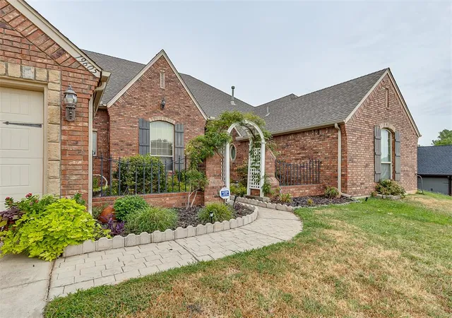 Photo 2 of Single family home for sale at 19605 Talavera Ln, Edmond, OK 73012 | MLS# 1246723 | Listing updated on 2026-08-29
