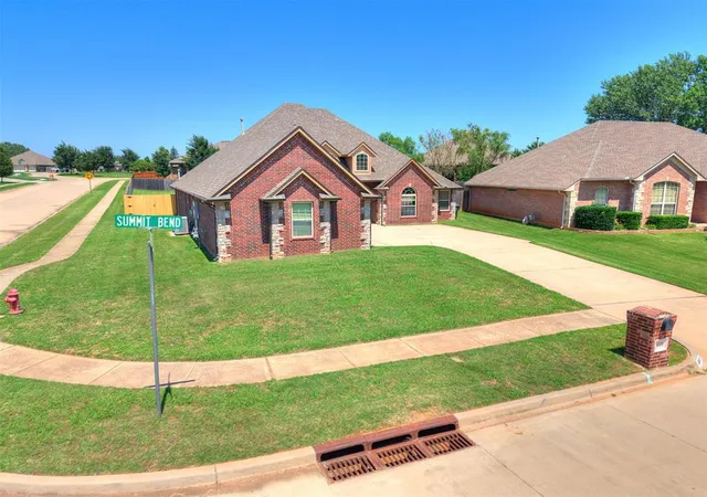 Photo 1 of Single family home for sale at 601 Summit Bnd, Norman, OK 73071 | MLS# 1246726 | Listing updated on 2026-09-02