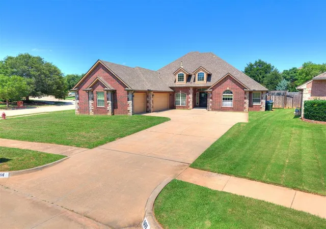 Photo 2 of Single family home for sale at 601 Summit Bnd, Norman, OK 73071 | MLS# 1246726 | Listing updated on 2026-09-02