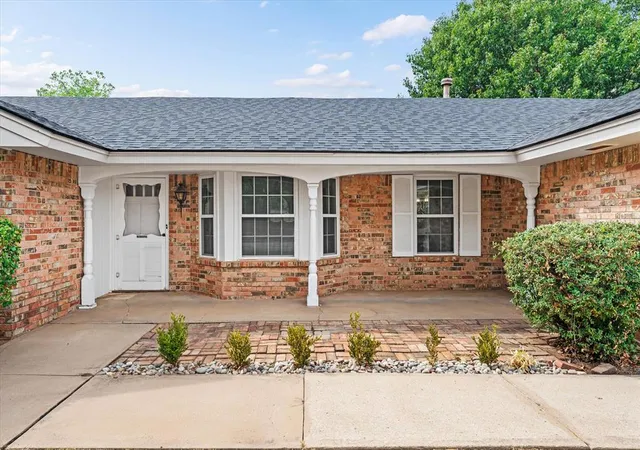 Photo 2 of Single family home for sale at 5925 Nw 81st St, Oklahoma City, OK 73132 | MLS# 1246735 | Listing updated on 2026-09-02