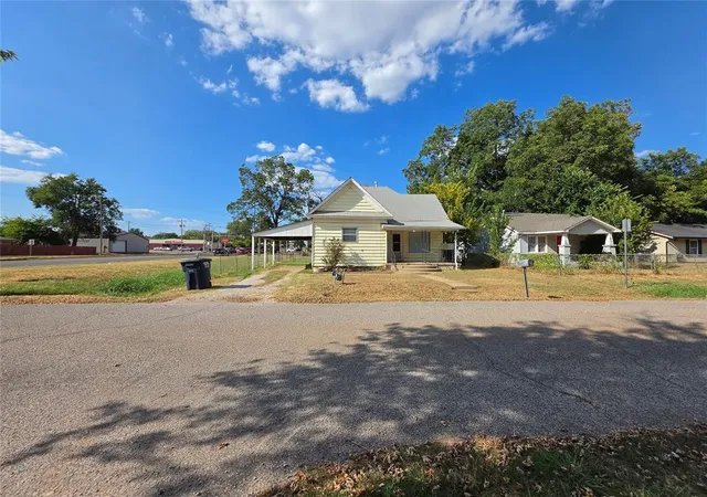Photo 2 of Sale Pending at 904 E 7th Street, Shawnee, OK 74801 | MLS# 1246765 | Listing updated on 2026-09-03