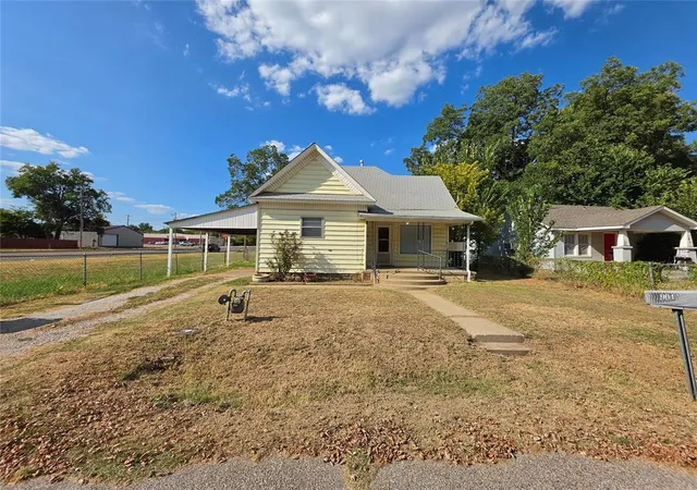 Photo 3 of Sale Pending at 904 E 7th Street, Shawnee, OK 74801 | MLS# 1246765 | Listing updated on 2026-09-03