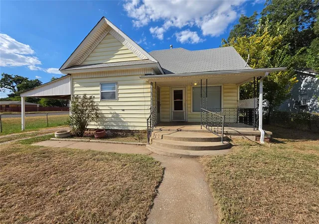 Photo 4 of Sale Pending at 904 E 7th Street, Shawnee, OK 74801 | MLS# 1246765 | Listing updated on 2026-09-03