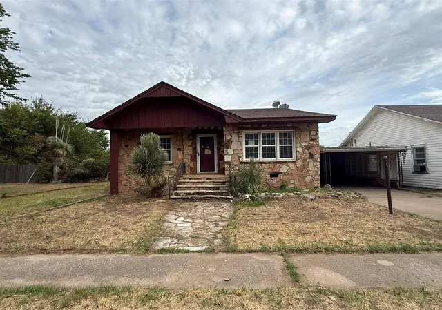Photo 1 of Single family home for sale at 206 W 1st Street, Watonga, OK 73772 | MLS# 1246767 | Listing updated on 2026-09-22