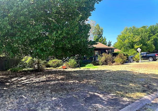 Photo 3 of Single family home for sale at 1004 Nw Laird Ave, Lawton, OK 73507 | MLS# 1246771 | Listing updated on 2026-09-12