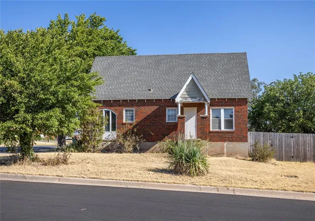 Photo 1 of Single family home for sale at 400 N State St, Weatherford, OK 73096 | MLS# 1246776 | Listing updated on 2026-09-02