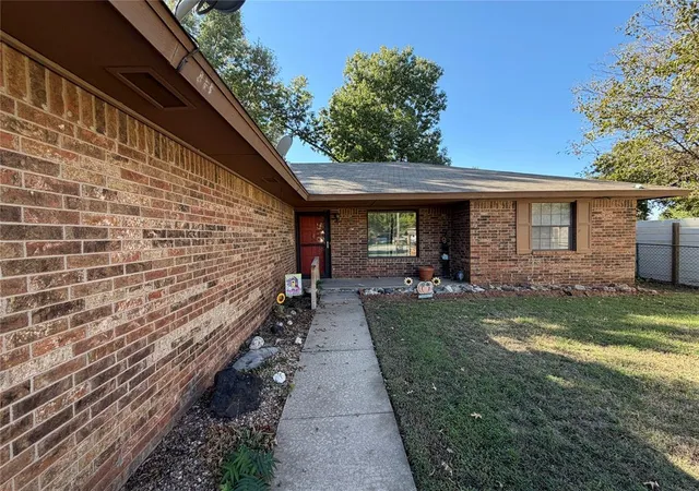 Photo 3 of Single family home for sale at 305 Sw 8th Street, Minco, OK 73059 | MLS# 1246778 | Listing updated on 2026-10-10
