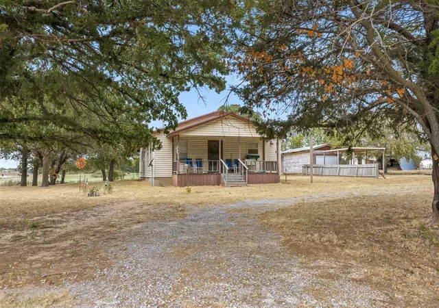 Photo 2 of Sale Pending at 1292 Cox City Rd, Rush Springs, OK 73082 | MLS# 1246780 | Listing updated on 2026-10-07