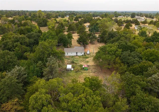 Photo 3 of Single family home for sale at 1602 One Creek Dr, Guthrie, OK 73044 | MLS# 1246782 | Listing updated on 2026-08-29