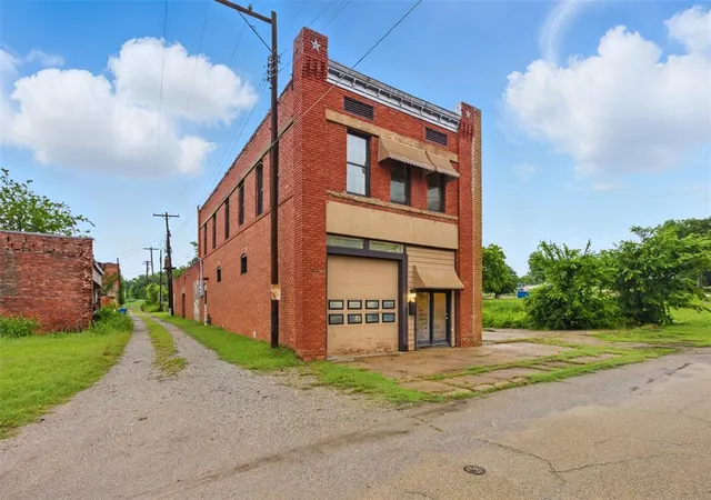 Listing Photo 5 - Condo for sale in building located at 111 E Broadway Ave, Yale, OK 74085