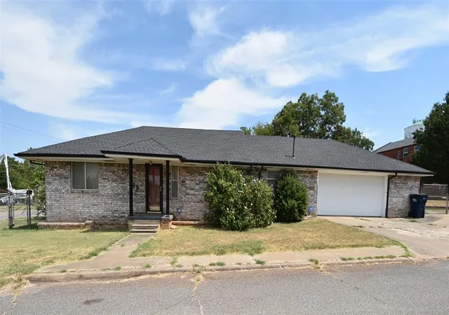 Photo 2 of Single family home for sale at 820 N University St, Seminole, OK 74868 | MLS# 1246805 | Listing updated on 2026-09-01